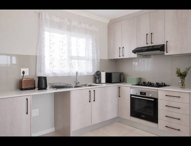 3 BEDROOM TOWNHOUSE TO LET IN SUNNINGDALE